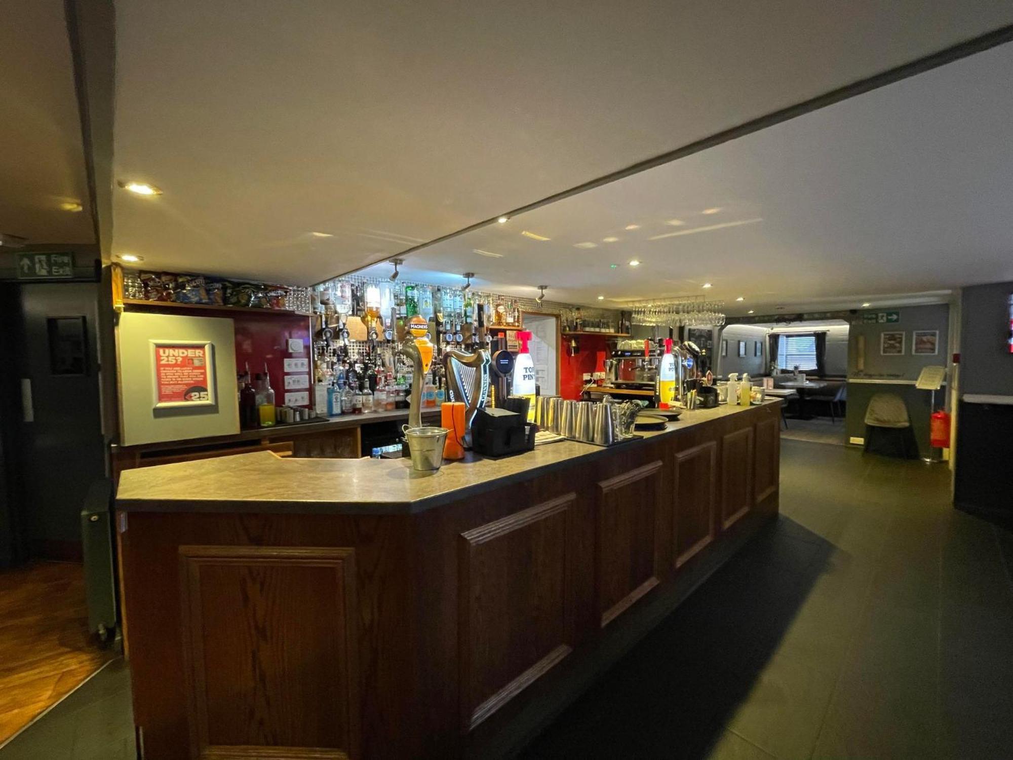 Airlie Arms Hotel Kirriemuir Exterior photo