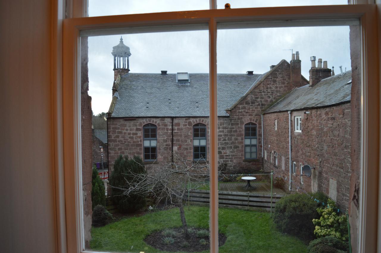 Airlie Arms Hotel Kirriemuir Exterior photo