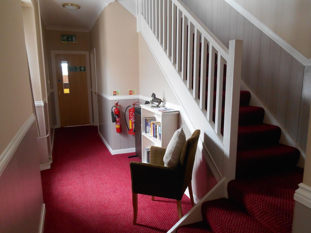 Airlie Arms Hotel Kirriemuir Exterior photo