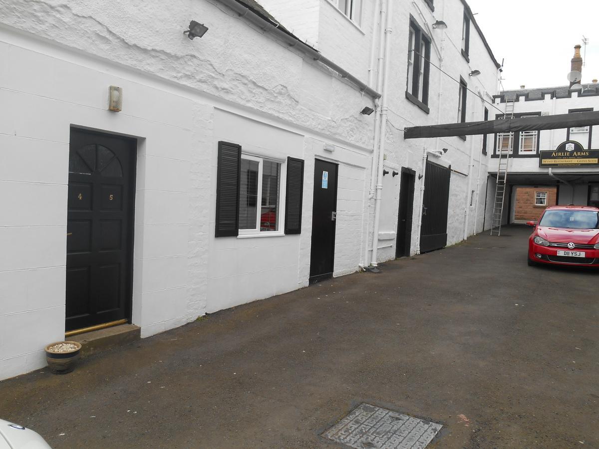 Airlie Arms Hotel Kirriemuir Exterior photo